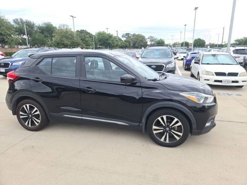 Used 2019 Nissan Kicks SR w/ SR Premium Package FWD image 2