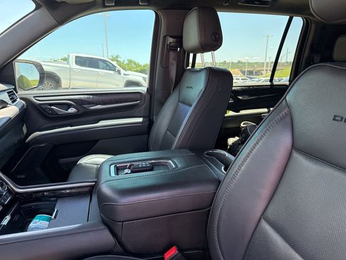 Used 2022 GMC Yukon XL Denali AWD/4WD image 19