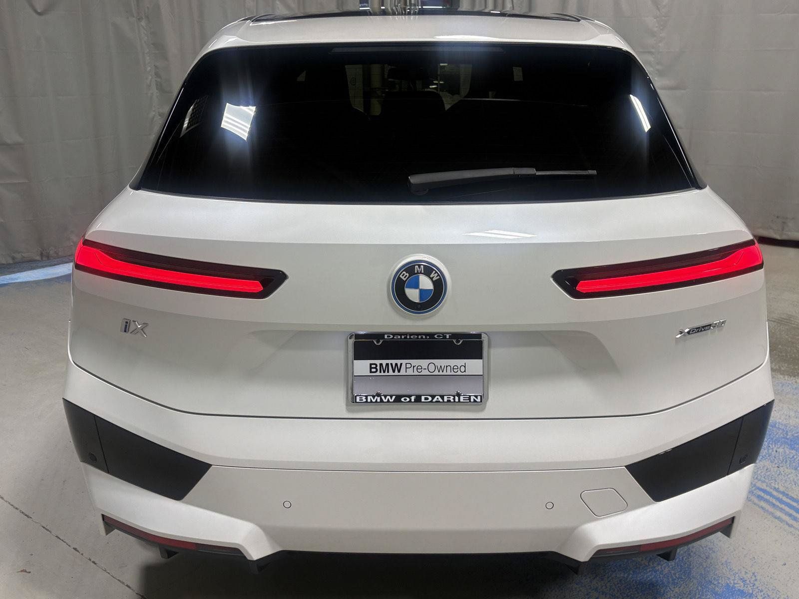 Used 2023 BMW iX xDrive50 w/ Premium Package AWD/4WD image 16