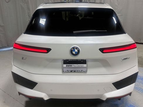 Used 2023 BMW iX xDrive50 w/ Premium Package AWD/4WD image 16