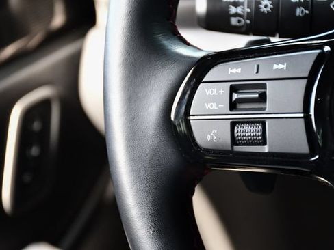 Used 2025 Honda Pilot Black Edition image 38