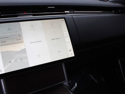 Used 2025 Land Rover Range Rover SE image 15