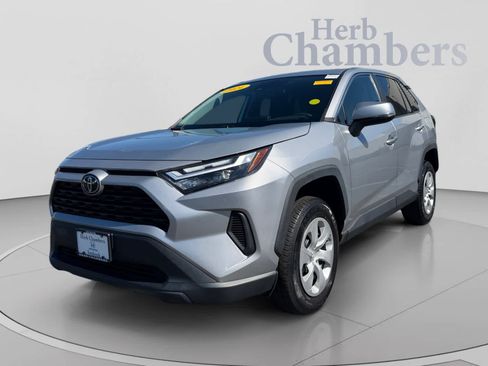 Used 2024 Toyota RAV4 LE AWD/4WD image 4