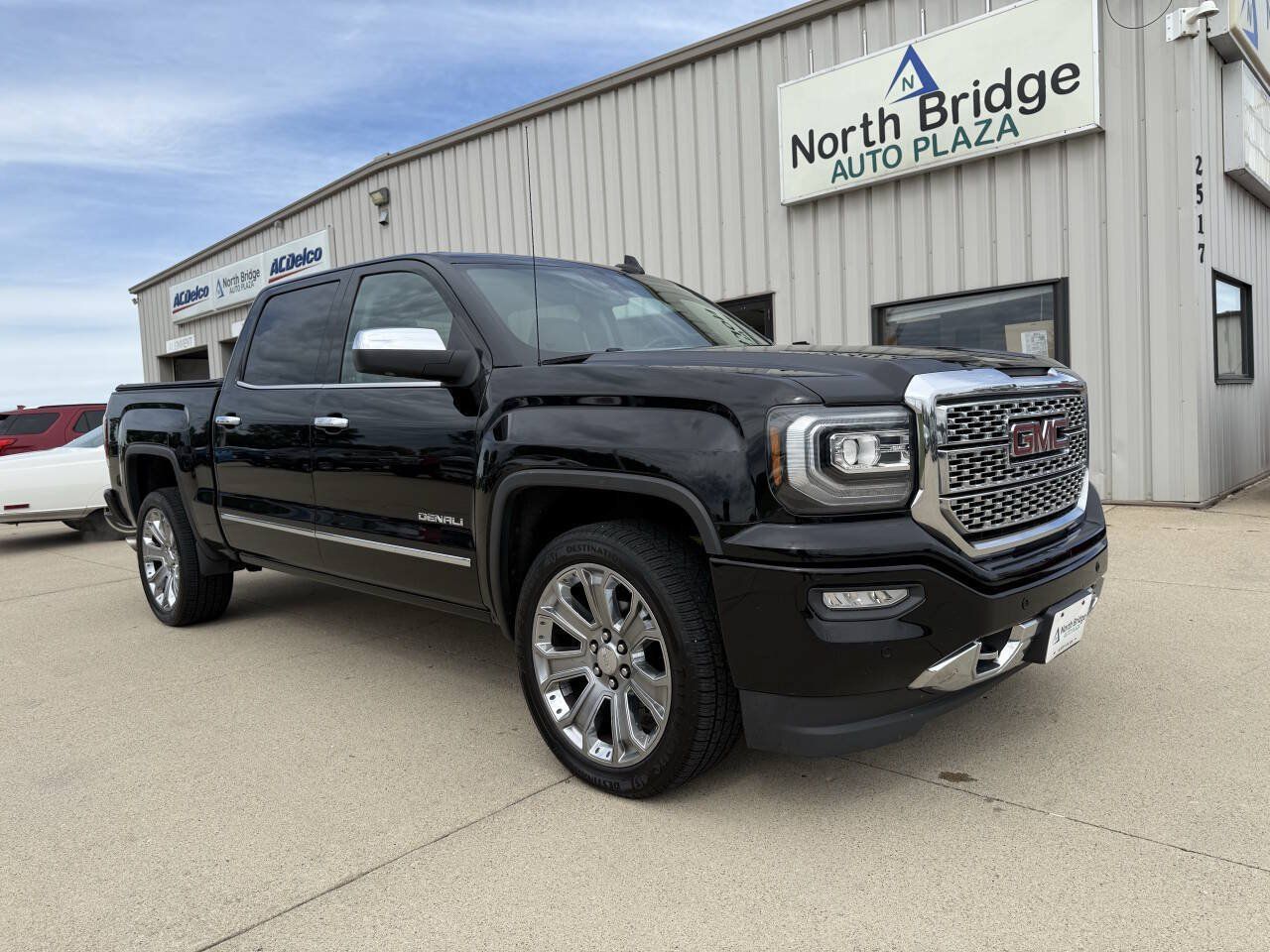 Used 2018 GMC Sierra 1500 Denali w/ Denali Ultimate Package AWD/4WD image 1