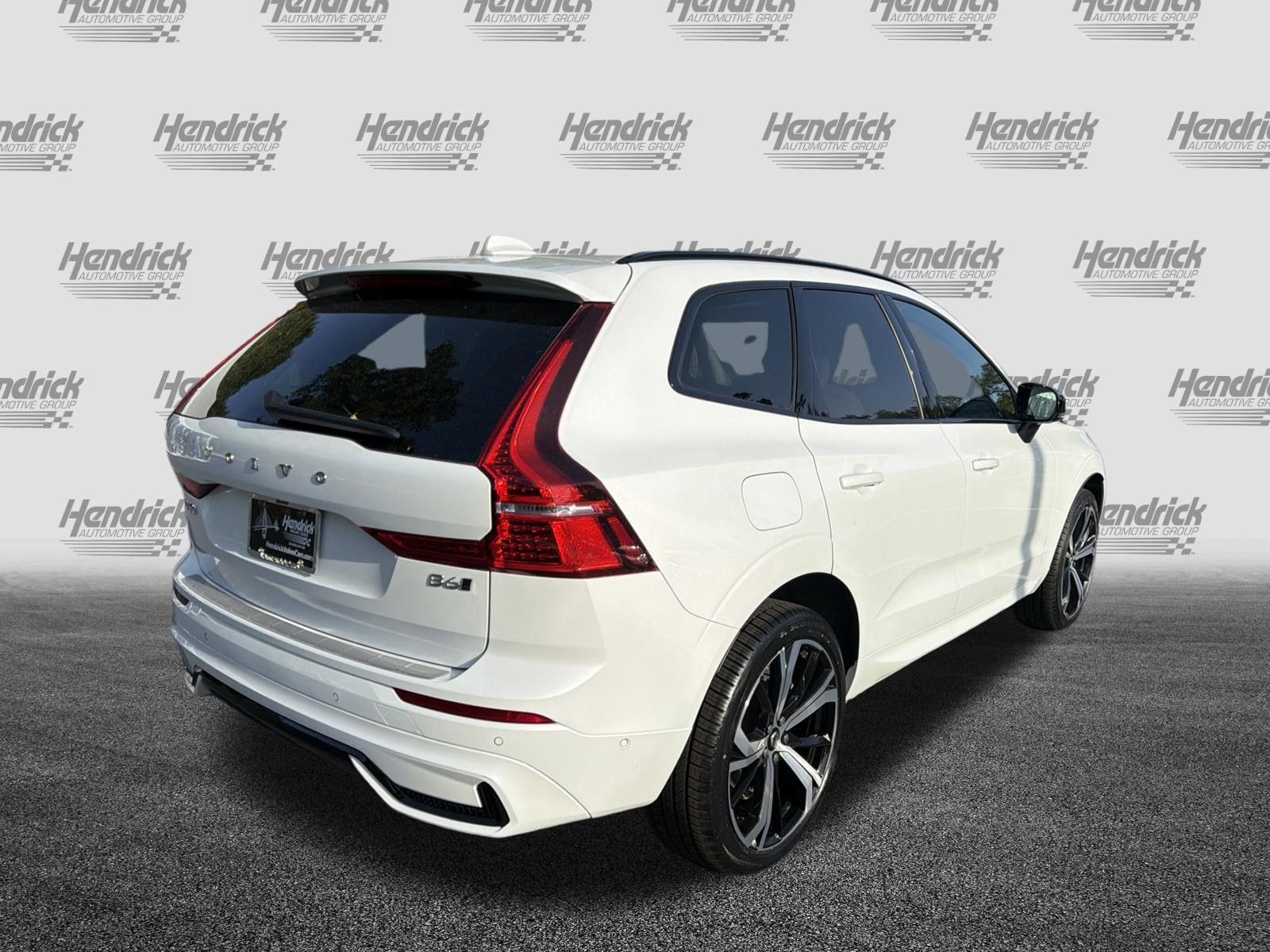 Used 2023 Volvo XC60 B6 Ultimate w/ Protection Package Premier AWD/4WD image 10