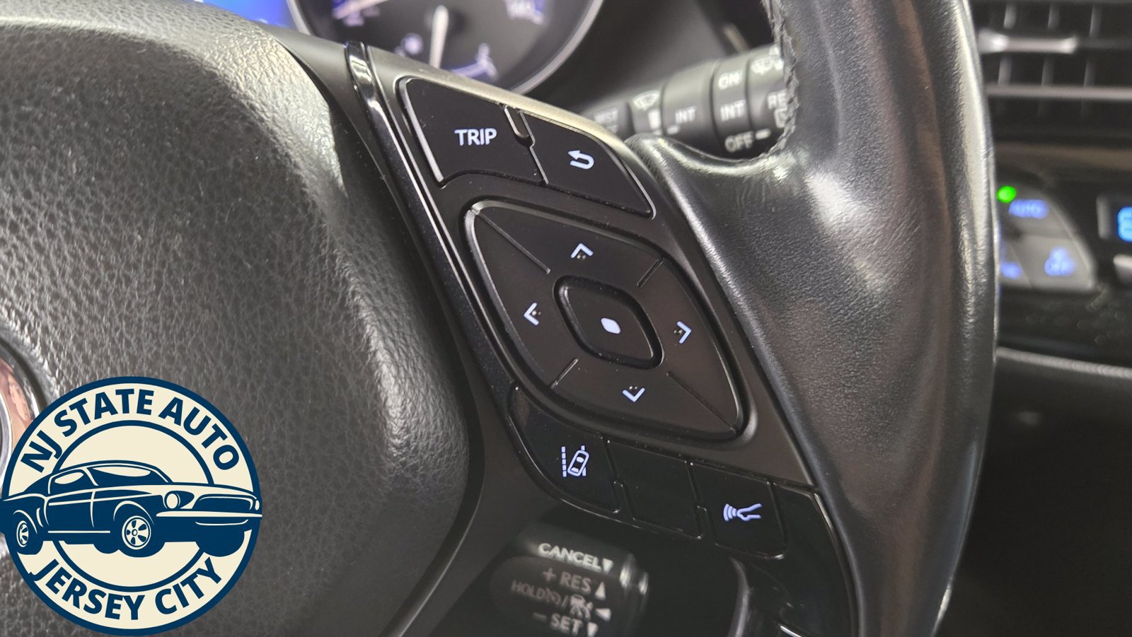 Used 2018 Toyota C-HR XLE FWD image 13