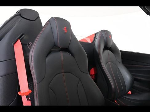Certified 2022 Ferrari F8 Tributo RWD image 4