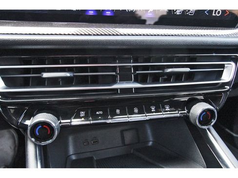 Used 2025 Chevrolet Traverse High Country w/ LPO, Floor Liner Package FWD image 29