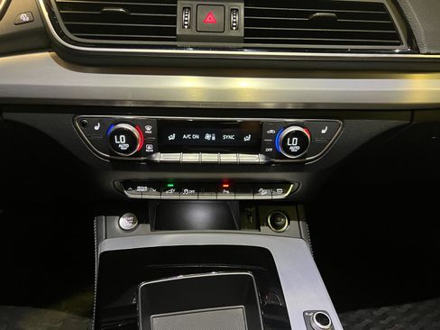 Used 2024 Audi Q5 e Premium Plus AWD/4WD image 19
