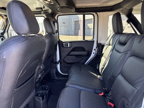 Used 2023 Jeep Wrangler Sahara image 33