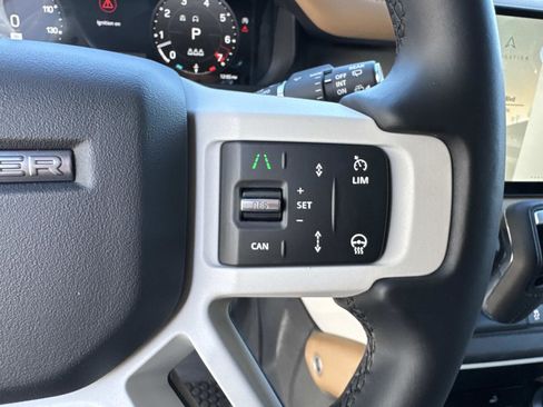 Used 2025 Land Rover Defender 110 X-Dynamic SE image 29