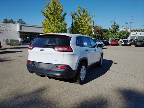 Used 2015 Jeep Cherokee Sport image 5