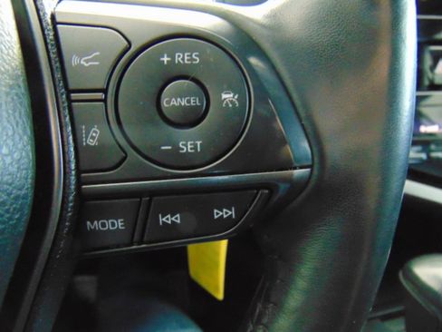 Used 2022 Toyota Camry SE FWD image 13