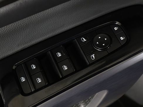 Used 2023 Nissan Pathfinder SL w/ Black Appearance Package AWD/4WD image 43