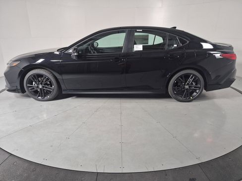 New 2026 Toyota Camry Hybrid image 2