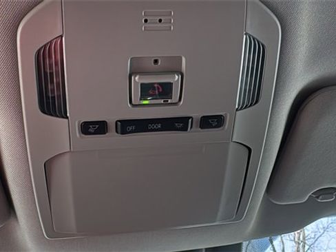 Used 2021 Toyota Highlander LE image 21