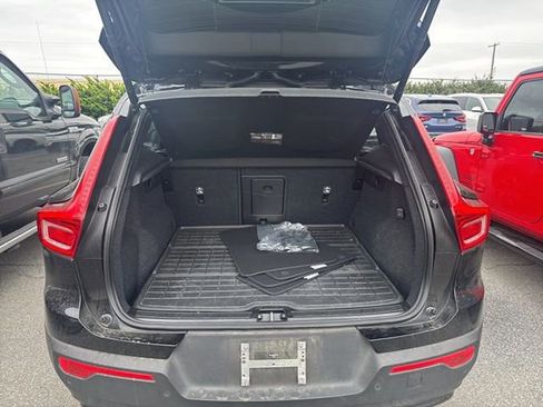 Used 2024 Volvo XC40 B5 Plus w/ Climate Package AWD/4WD image 11