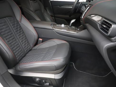 Used 2019 Maserati Levante Trofeo AWD/4WD image 13