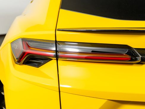 Used 2023 Lamborghini Urus Performante image 12