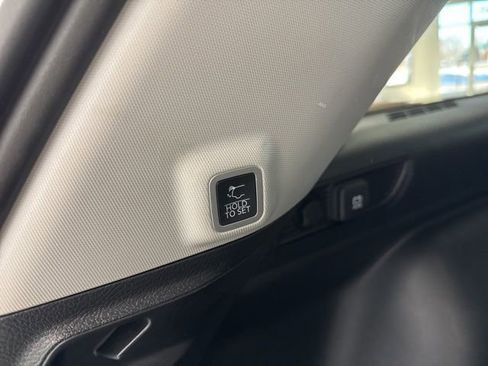 Used 2023 Jeep Grand Cherokee Limited w/ Luxury Tech Group II image 12