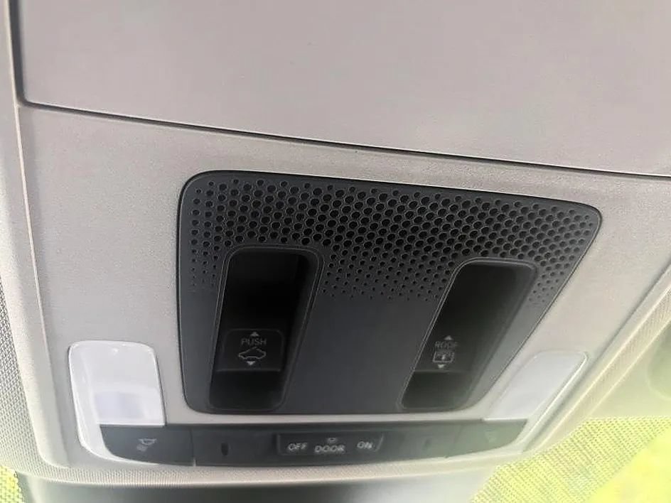 Used 2025 Honda Pilot Elite image 24
