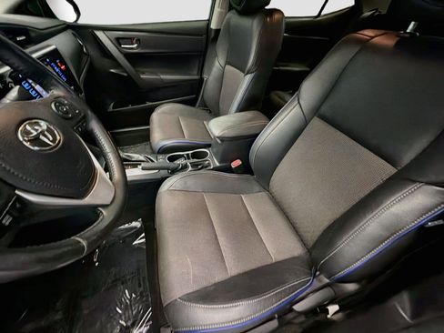 Used 2019 Toyota Corolla SE w/ SE Premium Package FWD image 11