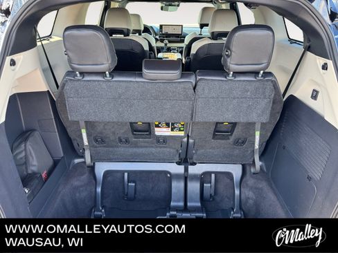 Used 2025 Toyota Sienna Platinum AWD/4WD image 12