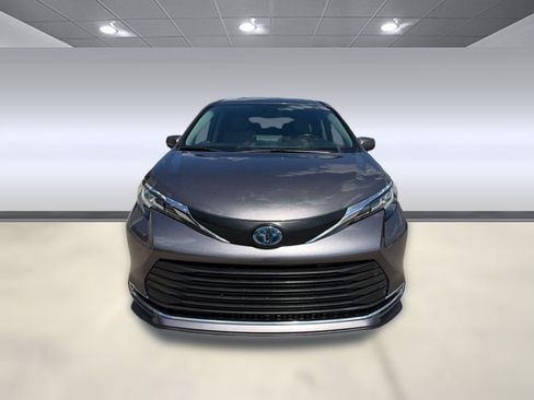 Used 2021 Toyota Sienna XLE FWD image 6