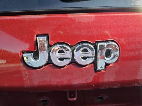 Used 2019 Jeep Cherokee Limited w/ Luxury Group AWD/4WD image 16