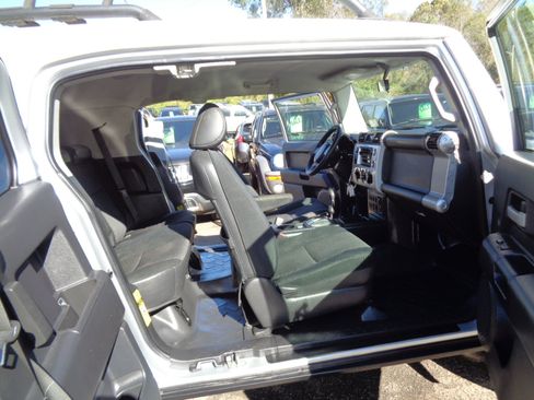 Used 2007 Toyota FJ Cruiser 2WD image 15