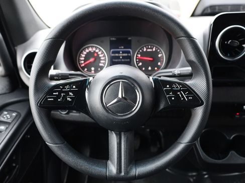Used 2025 Mercedes-Benz Sprinter 2500 image 18