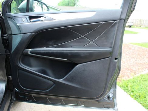 Used 2019 Lincoln MKC Premiere FWD image 34