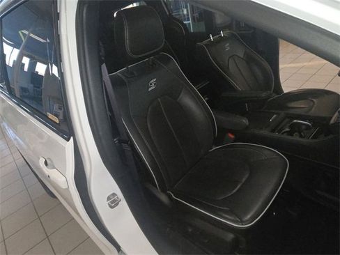 Used 2024 Chrysler Pacifica Limited w/ S Appearance Package image 26