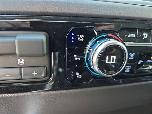 New 2026 GMC Sierra 1500 SLT image 22