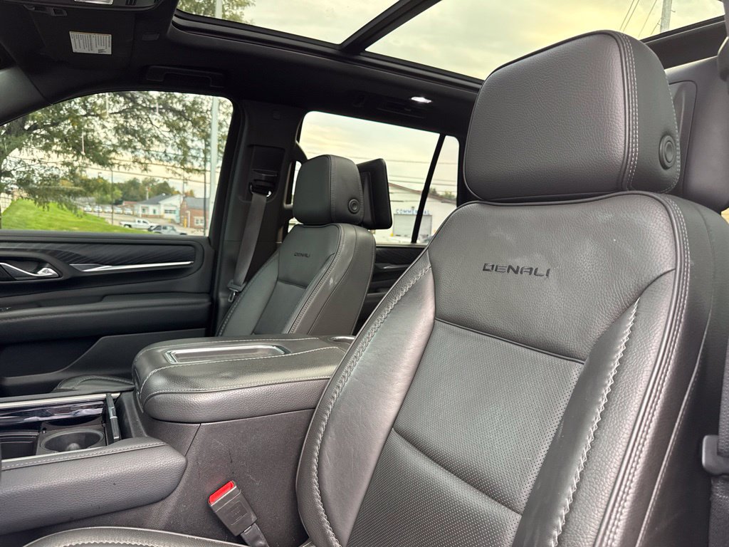 Used 2021 GMC Yukon Denali w/ Denali Premium Package AWD/4WD image 12