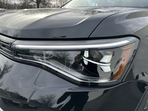 New 2026 Volkswagen Taos SE image 9