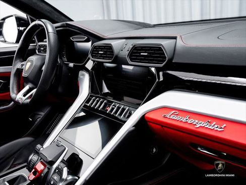 Used 2022 Lamborghini Urus AWD/4WD image 43