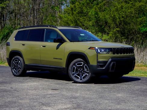 New 2026 Jeep Cherokee Laredo AWD/4WD image 2