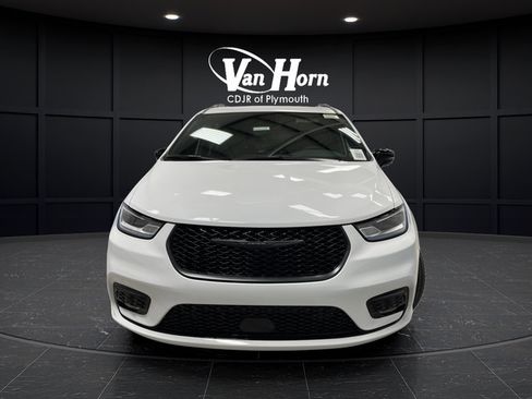 New 2026 Chrysler Pacifica Select AWD/4WD image 12