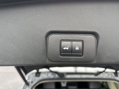 Used 2023 Nissan Rogue SL w/ SL Premium Package image 6