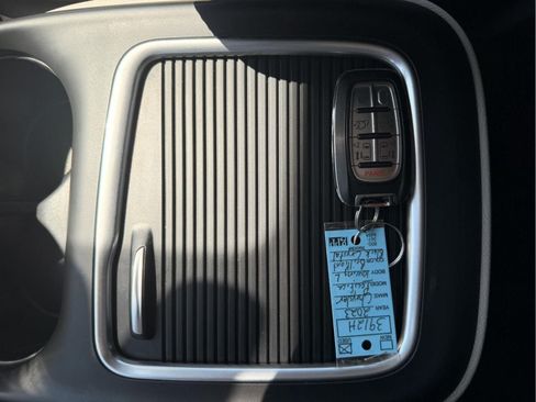 Used 2023 Chrysler Pacifica Touring-L FWD image 30