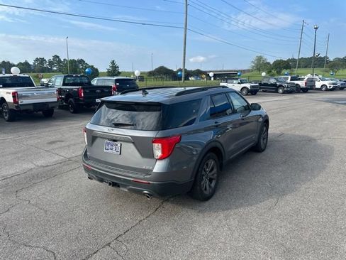 Used 2021 Ford Explorer XLT w/ Equipment Group 202A AWD/4WD image 15