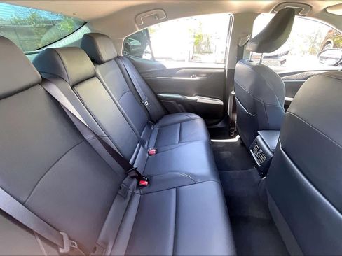 Used 2025 Toyota Camry XLE image 19