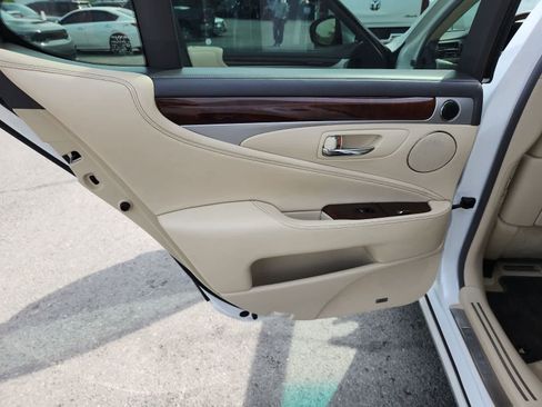 Used 2016 Lexus LS 460 w/ Comfort Package RWD image 27