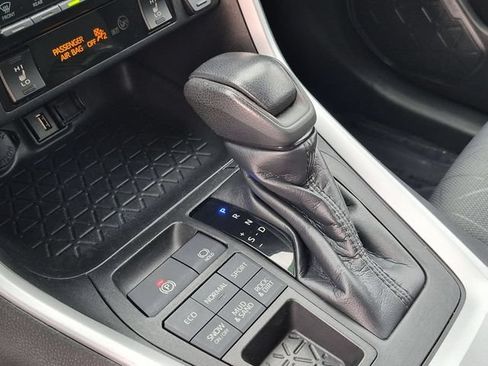 Used 2021 Toyota RAV4 XLE w/ XLE Grade Weather Package AWD/4WD image 16