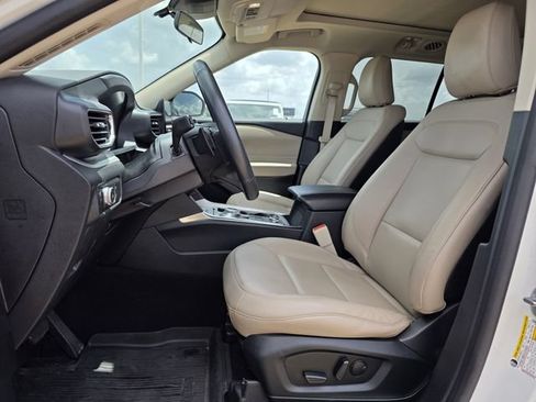 Used 2020 Ford Explorer XLT w/ Equipment Group 202A AWD/4WD image 12