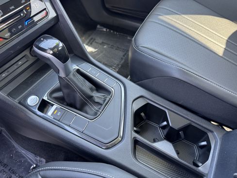 Used 2023 Volkswagen Tiguan SE w/ Panoramic Sunroof Package FWD image 26