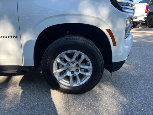 Used 2025 Chevrolet Suburban LT w/ Comfort Package RWD image 25