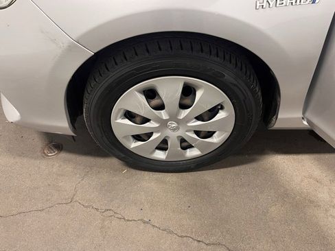 Used 2013 Toyota Prius C Three image 29