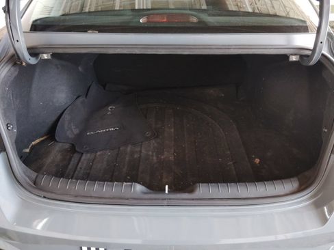 Used 2021 Hyundai Elantra SE FWD image 17